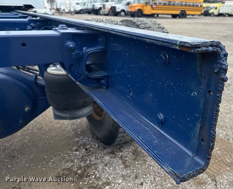 image for item EG6078 2014 Peterbilt 337 truck cab and chassis