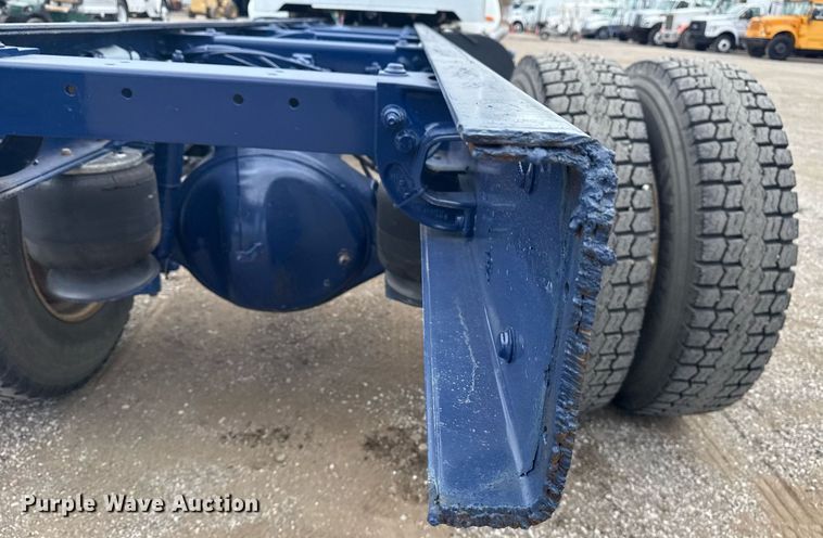 image for item EG6078 2014 Peterbilt 337 truck cab and chassis