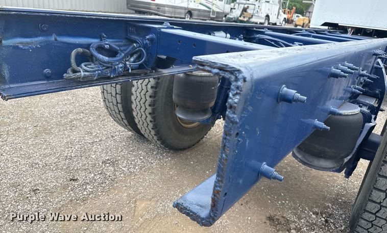 image for item EG6078 2014 Peterbilt 337 truck cab and chassis