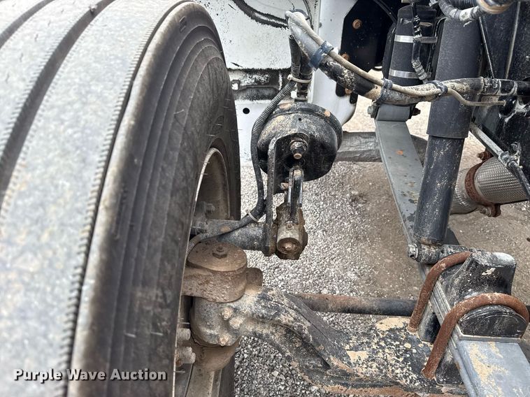 image for item EG6078 2014 Peterbilt 337 truck cab and chassis