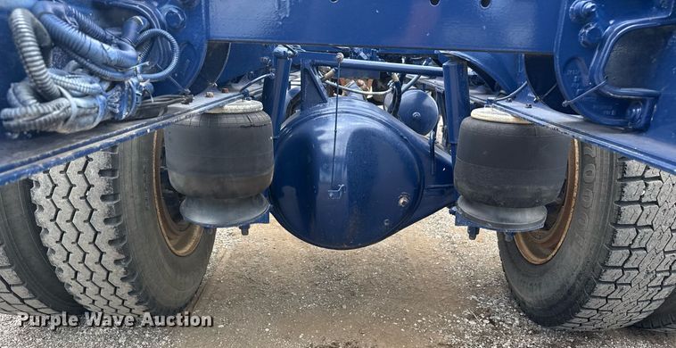 image for item EG6078 2014 Peterbilt 337 truck cab and chassis