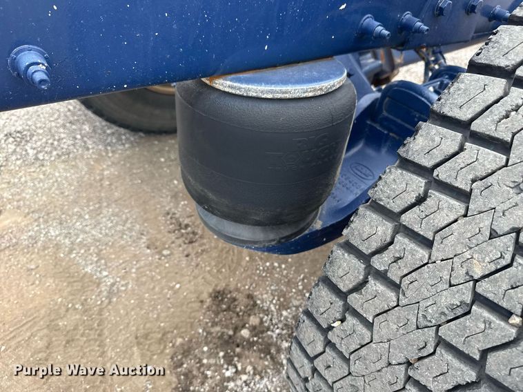 image for item EG6078 2014 Peterbilt 337 truck cab and chassis