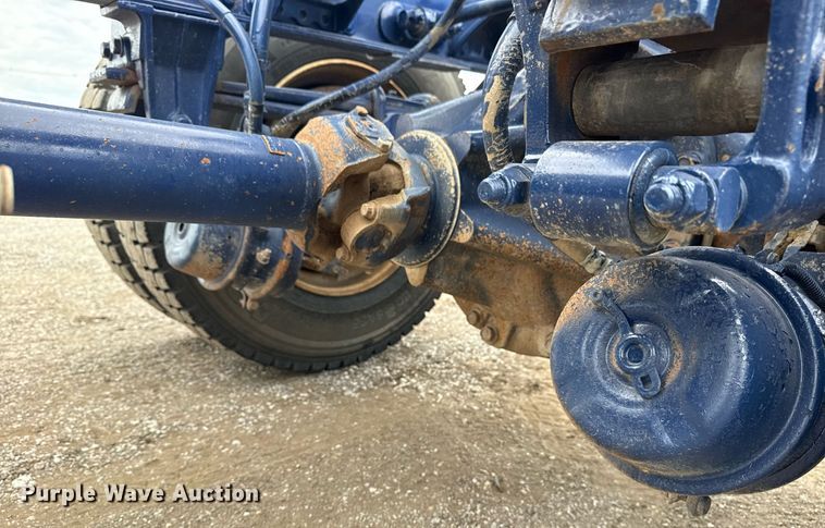 image for item EG6078 2014 Peterbilt 337 truck cab and chassis