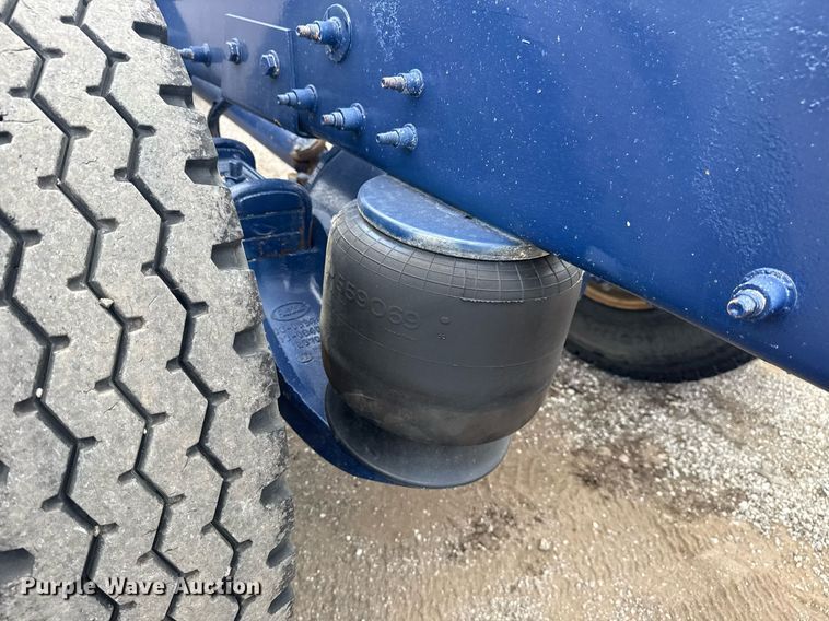 image for item EG6078 2014 Peterbilt 337 truck cab and chassis