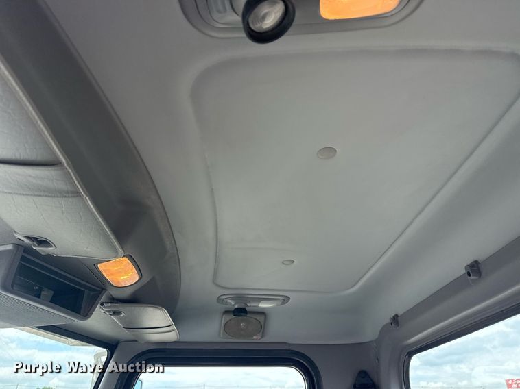 image for item EG6078 2014 Peterbilt 337 truck cab and chassis