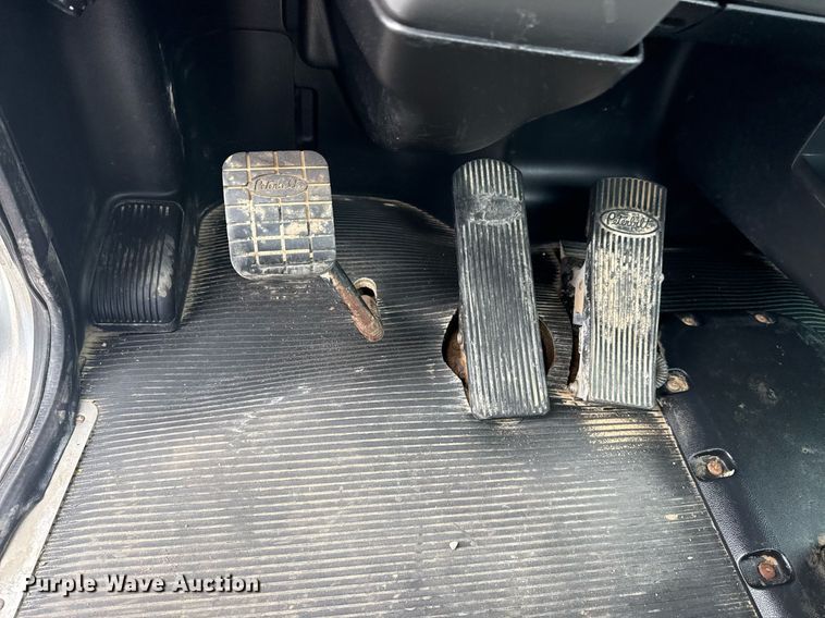 image for item EG6078 2014 Peterbilt 337 truck cab and chassis