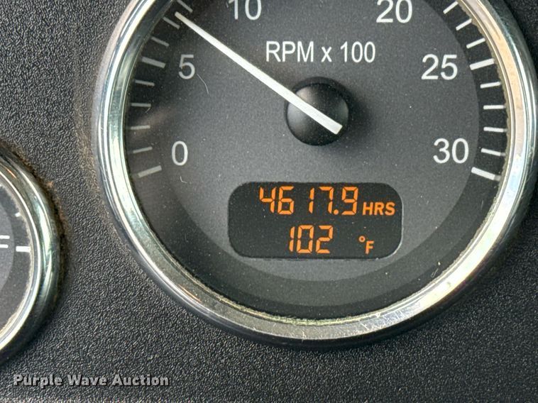 image for item EG6078 2014 Peterbilt 337 truck cab and chassis