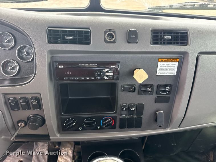 image for item EG6078 2014 Peterbilt 337 truck cab and chassis