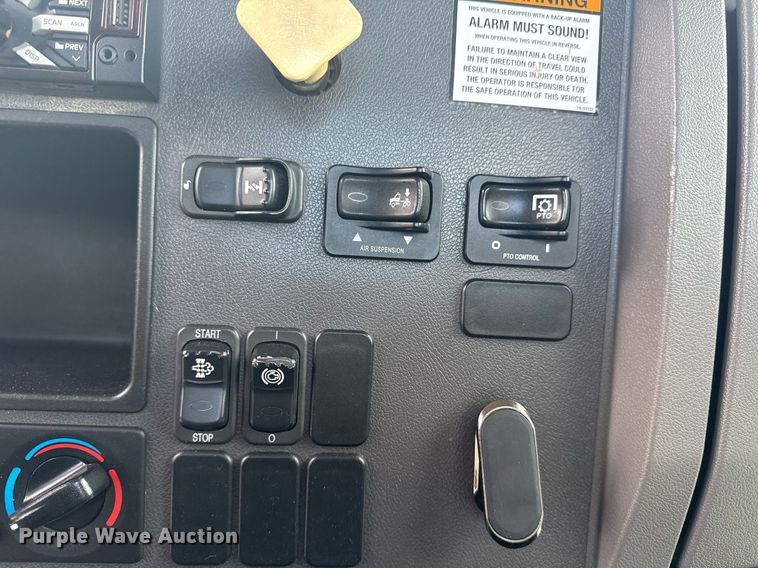 image for item EG6078 2014 Peterbilt 337 truck cab and chassis