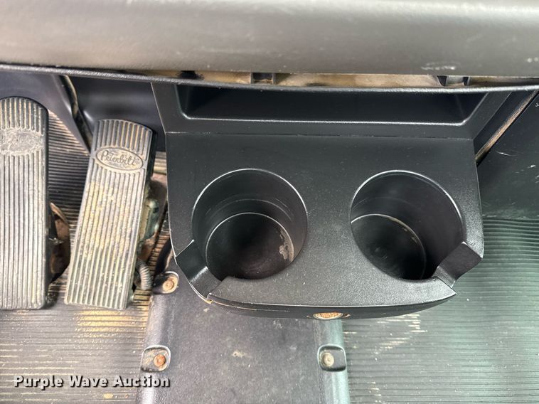 image for item EG6078 2014 Peterbilt 337 truck cab and chassis