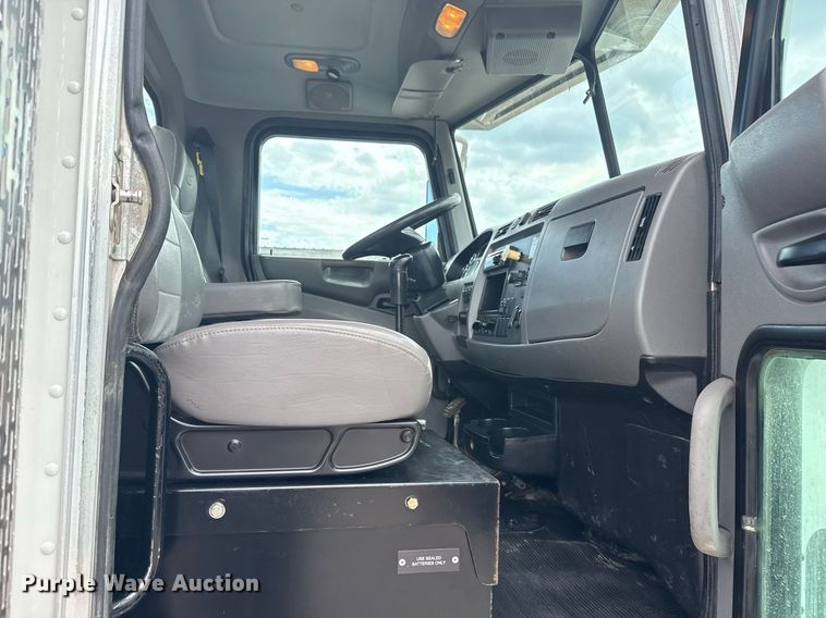 image for item EG6078 2014 Peterbilt 337 truck cab and chassis