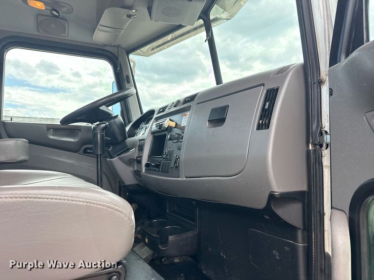 image for item EG6078 2014 Peterbilt 337 truck cab and chassis