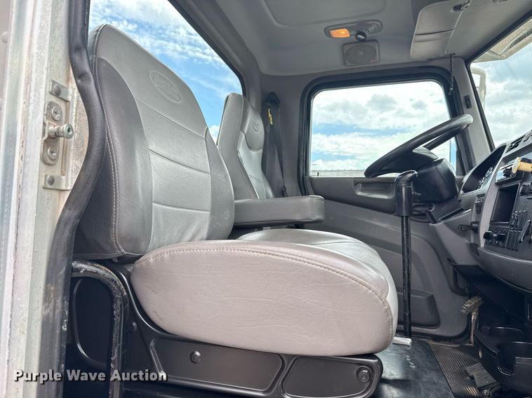 image for item EG6078 2014 Peterbilt 337 truck cab and chassis