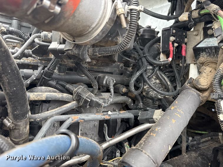 image for item EG6078 2014 Peterbilt 337 truck cab and chassis