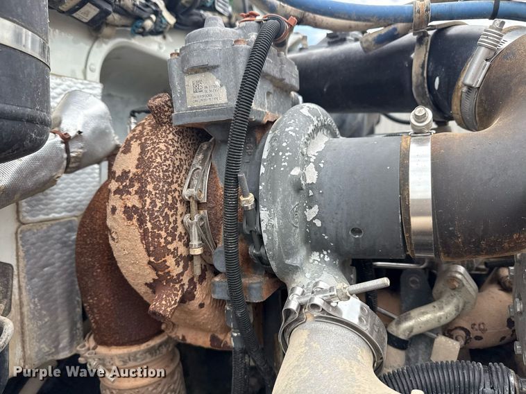 image for item EG6078 2014 Peterbilt 337 truck cab and chassis