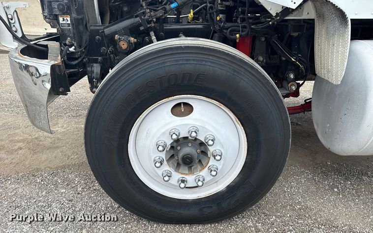 image for item EG6078 2014 Peterbilt 337 truck cab and chassis