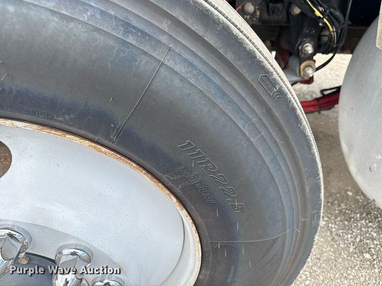 image for item EG6078 2014 Peterbilt 337 truck cab and chassis