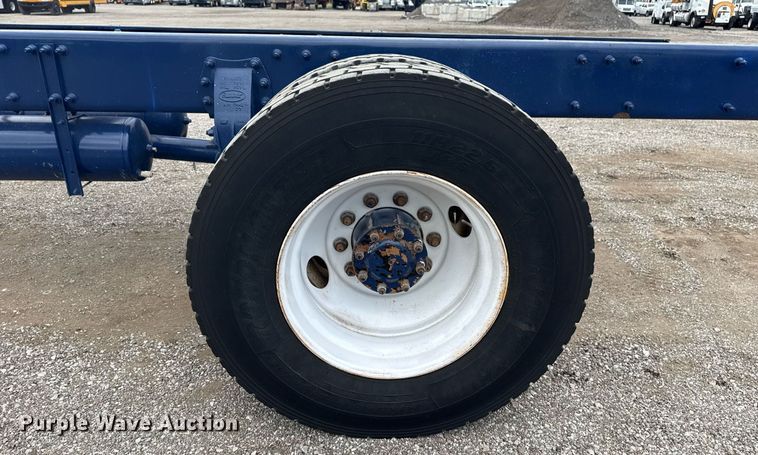 image for item EG6078 2014 Peterbilt 337 truck cab and chassis