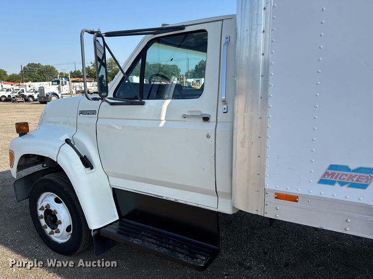image for item EG6081 1998 Ford F800 box truck
