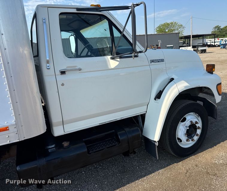 image for item EG6081 1998 Ford F800 box truck