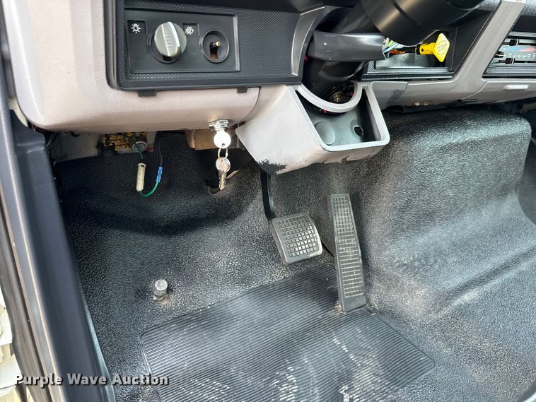 image for item EG6081 1998 Ford F800 box truck