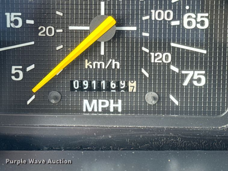 image for item EG6081 1998 Ford F800 box truck