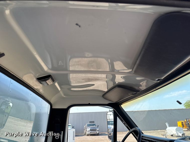 image for item EG6081 1998 Ford F800 box truck
