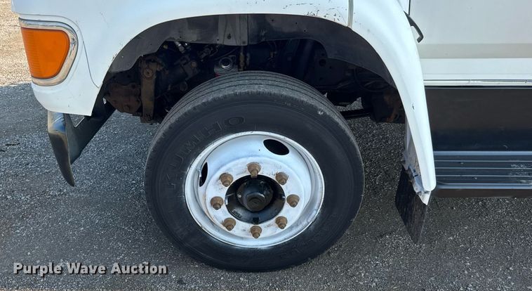 image for item EG6081 1998 Ford F800 box truck