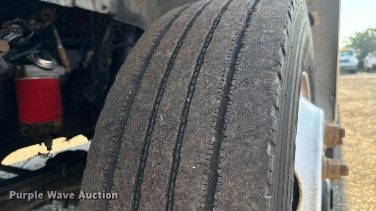 image for item EG6081 1998 Ford F800 box truck