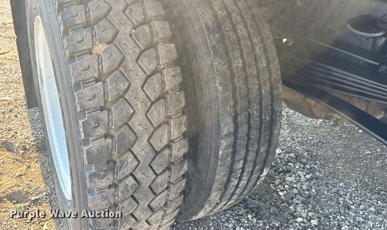 image for item EG6081 1998 Ford F800 box truck