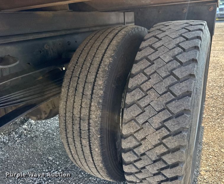 image for item EG6081 1998 Ford F800 box truck