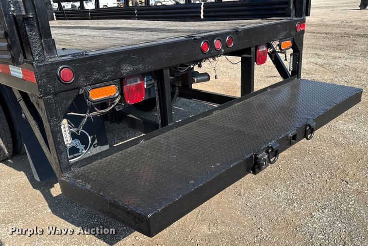 image for item EG6083 2016 Ford F550 Super Duty flatbed truck