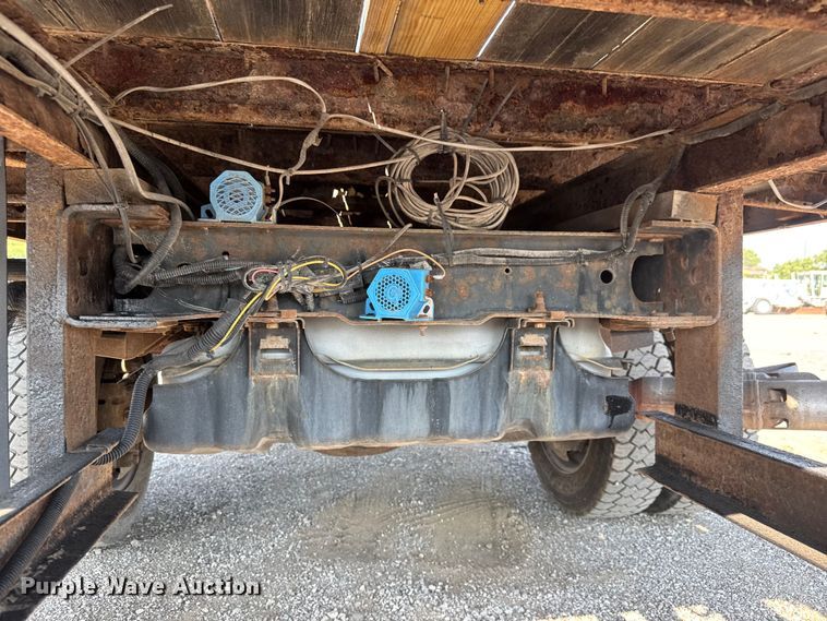 image for item EG6083 2016 Ford F550 Super Duty flatbed truck