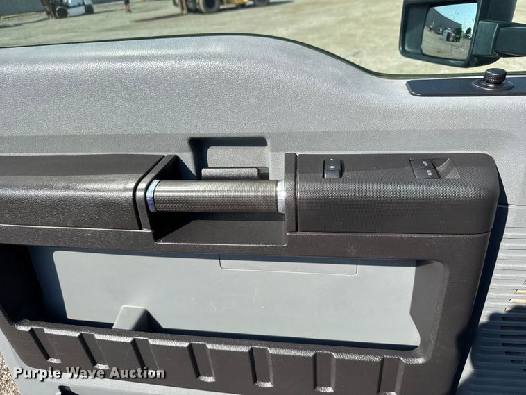 image for item EG6083 2016 Ford F550 Super Duty flatbed truck