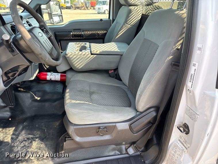 image for item EG6083 2016 Ford F550 Super Duty flatbed truck