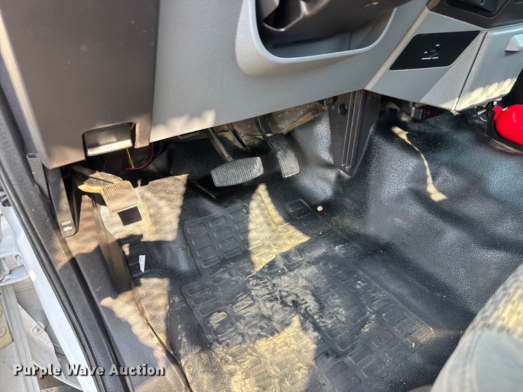 image for item EG6083 2016 Ford F550 Super Duty flatbed truck