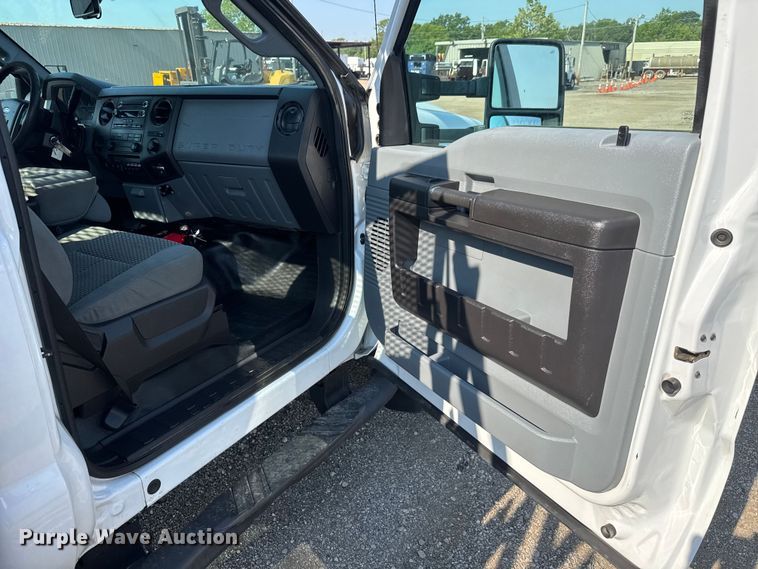 image for item EG6083 2016 Ford F550 Super Duty flatbed truck