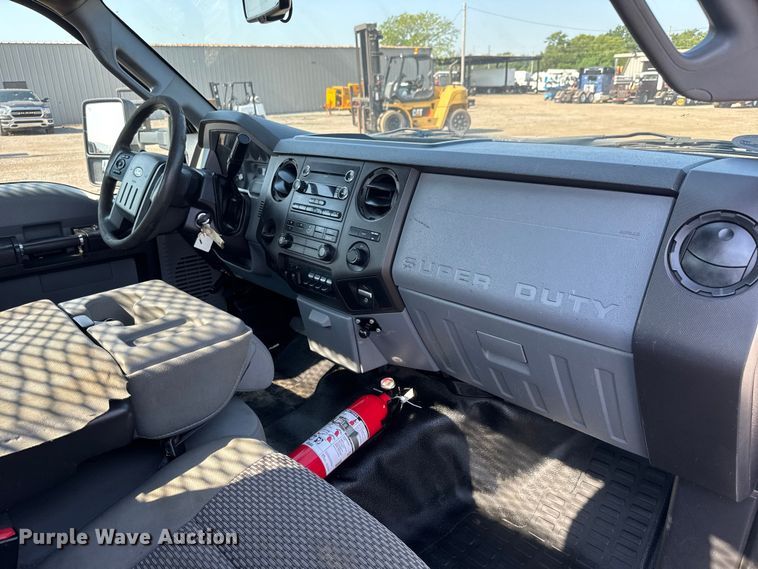 image for item EG6083 2016 Ford F550 Super Duty flatbed truck