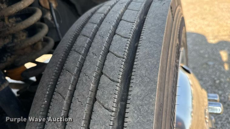 image for item EG6083 2016 Ford F550 Super Duty flatbed truck