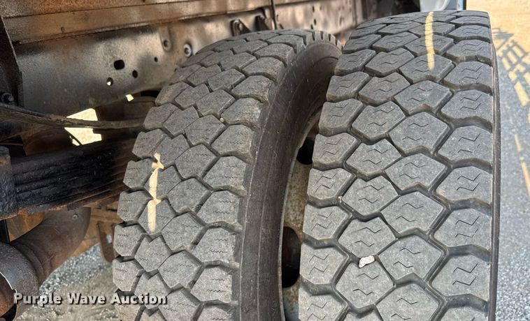 image for item EG6083 2016 Ford F550 Super Duty flatbed truck