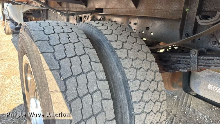 image for item EG6083 2016 Ford F550 Super Duty flatbed truck