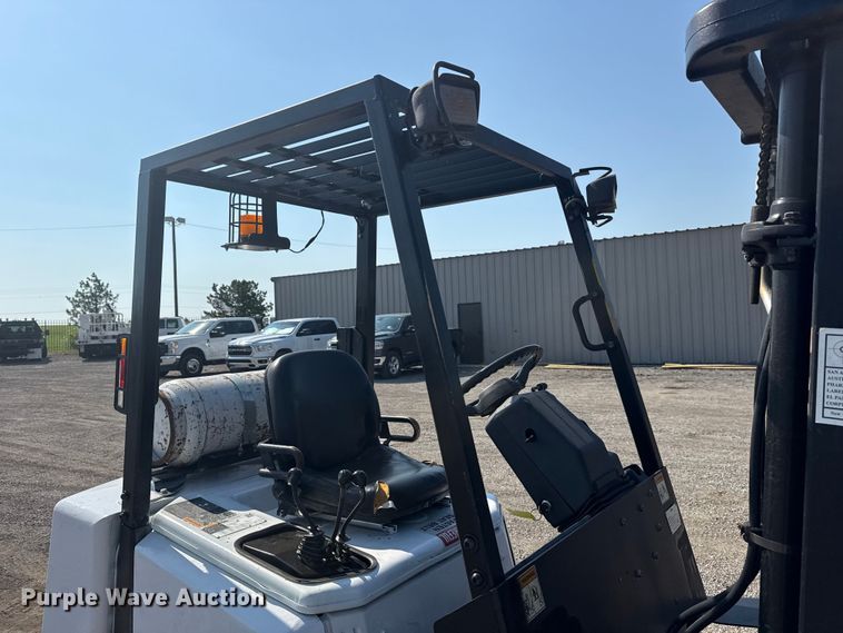 image for item EG6093 2000 Yale GLP050RGNUAE084 forklift