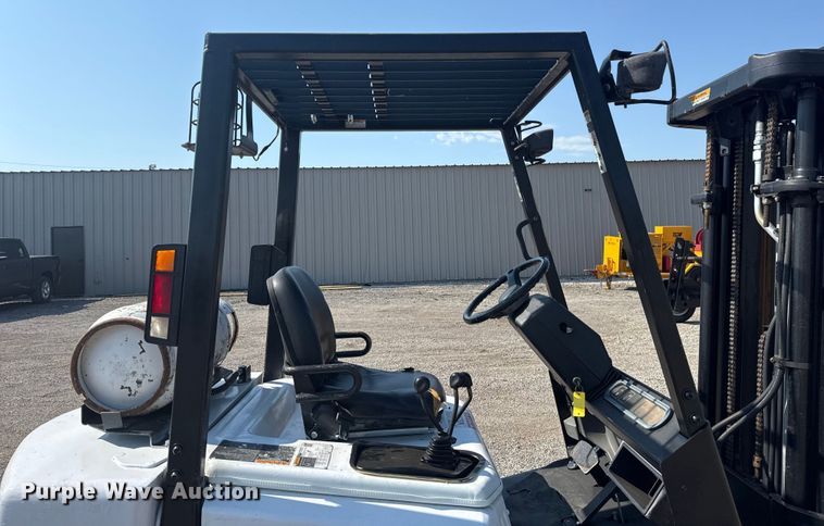 image for item EG6093 2000 Yale GLP050RGNUAE084 forklift