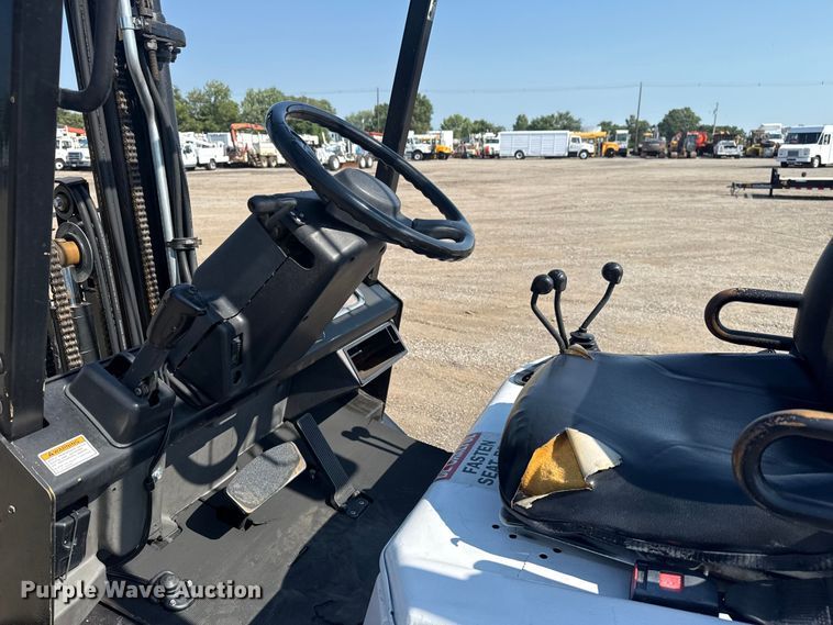 image for item EG6093 2000 Yale GLP050RGNUAE084 forklift