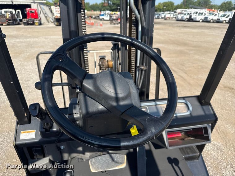 image for item EG6093 2000 Yale GLP050RGNUAE084 forklift