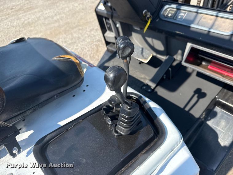 image for item EG6093 2000 Yale GLP050RGNUAE084 forklift