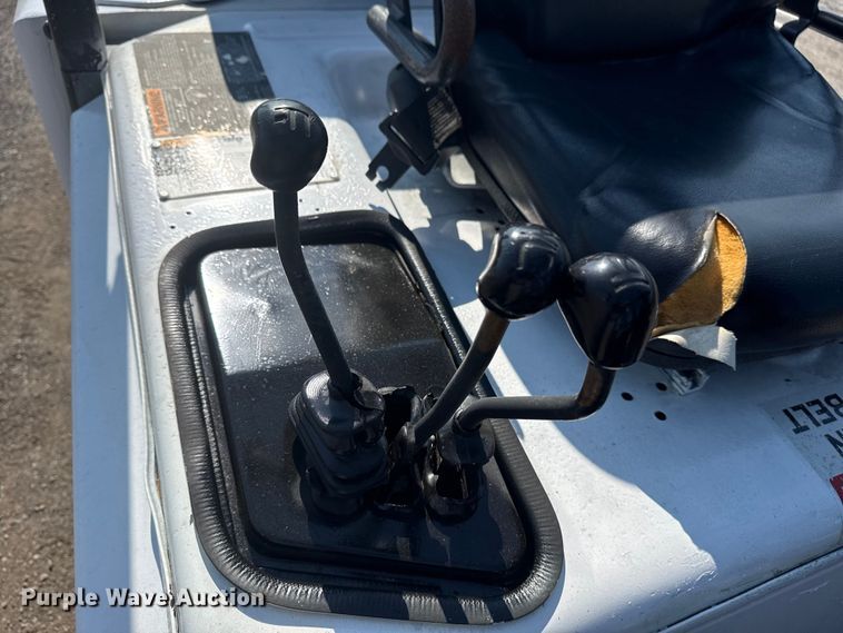 image for item EG6093 2000 Yale GLP050RGNUAE084 forklift