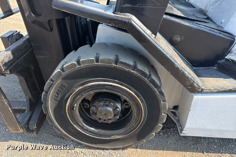 image for item EG6093 2000 Yale GLP050RGNUAE084 forklift