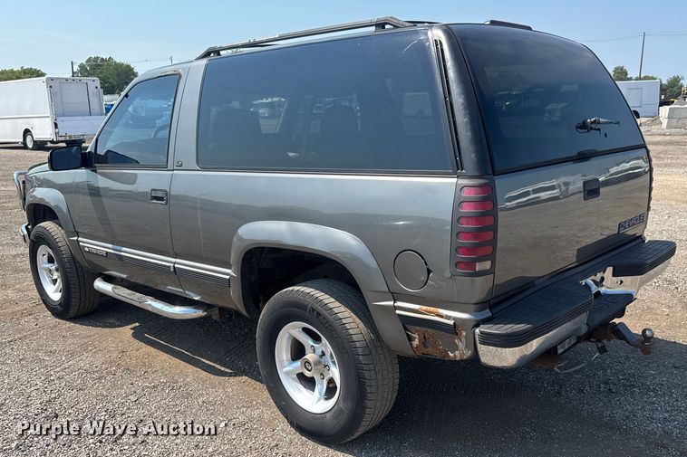 image for item EG6105 1999 Chevrolet Tahoe SUV