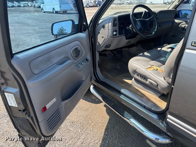 image for item EG6105 1999 Chevrolet Tahoe SUV